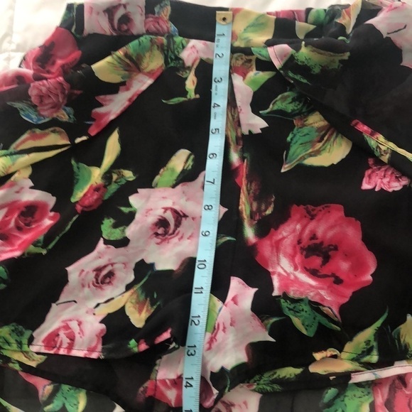 Let Them Eat Cake floral & black short skirt - Picture 8 of 9